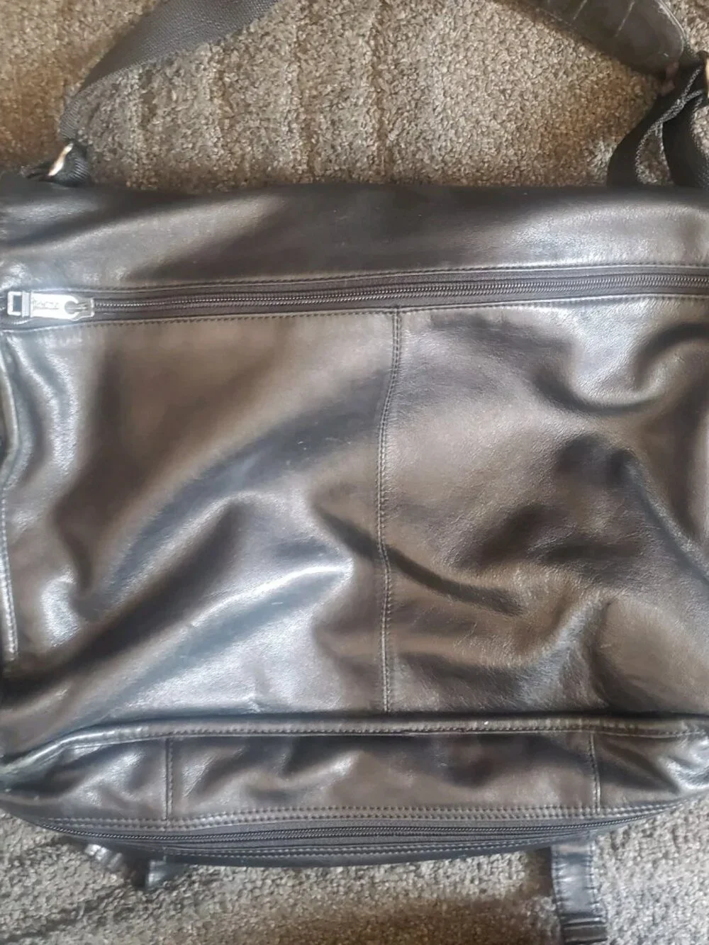 Tumi Men's Black Medium Messenger Bag Zip Closure Cross-Body Strap Business